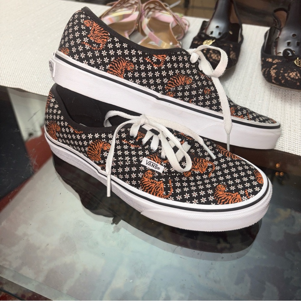 UNISEX Vans Black and Orange Tiger Pattern Sneakers, size 8 in ladies - Picture 5 of 10